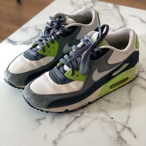 Nike Air Max in Green/Grey/White - Women’s 8/8.5, Youth 7